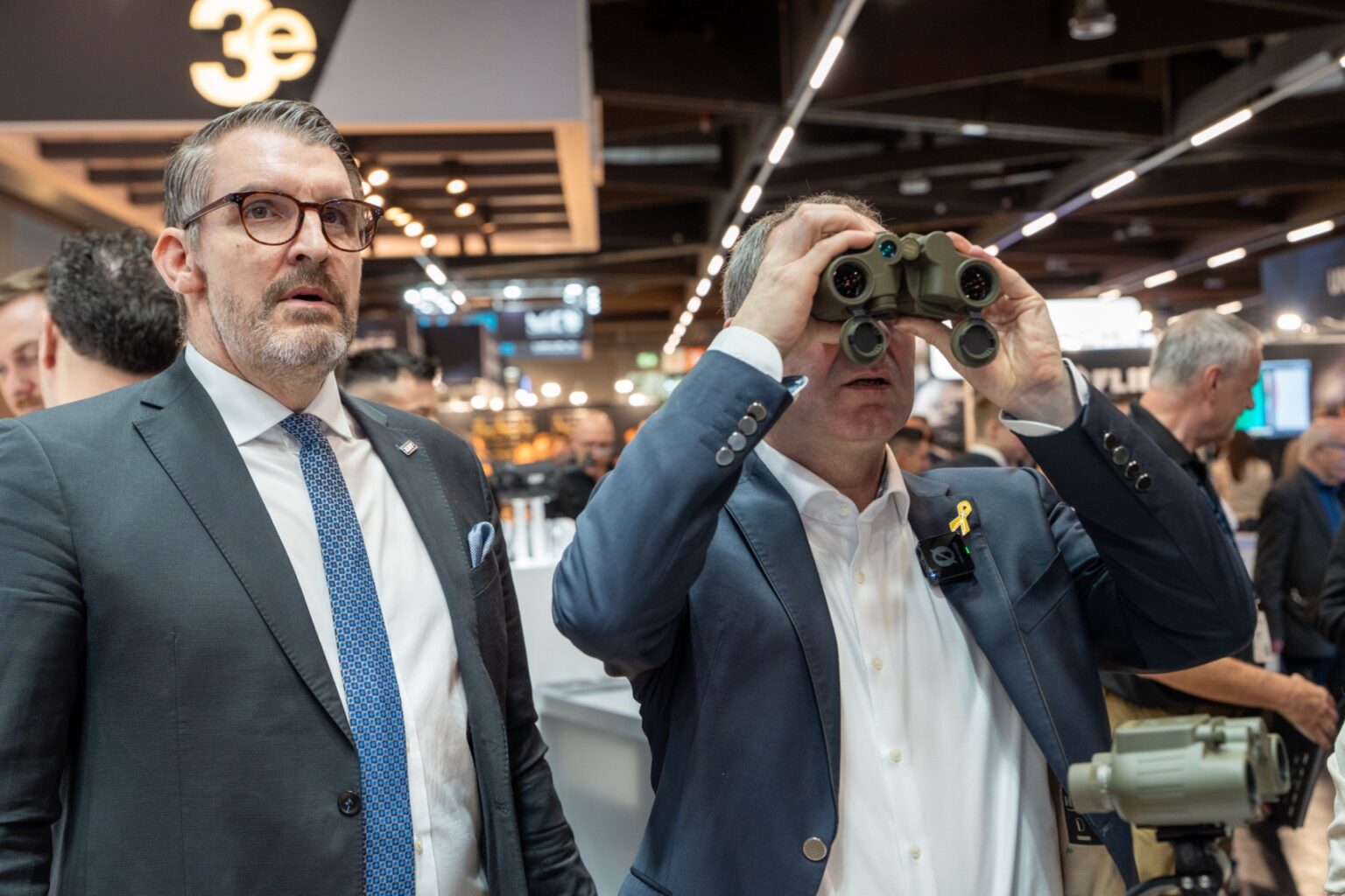 Wirtschaftsminister Aiwanger besucht Enforce Tac – Bayern als Sicherheitsstandort im Fokus - tennews NÜRNBERG - 🔒 Wirtschaftsminister Aiwanger besucht Enforce Tac Messe mit 999 Ausstellern und 18.576 Fachbesuchern. Bayern als Sicherheitsstandort im Fokus! 🇩🇪