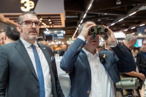 Wirtschaftsminister Aiwanger besucht Enforce Tac – Bayern als Sicherheitsstandort im Fokus - tennews NÜRNBERG - 🔒 Wirtschaftsminister Aiwanger besucht Enforce Tac Messe mit 999 Ausstellern und 18.576 Fachbesuchern. Bayern als Sicherheitsstandort im Fokus! 🇩🇪