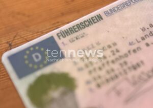 15-Jähriger fährt ohne Fahrerlaubnis: Polizei stoppt Roller-Fahrer - tennews NEUBURG AN DER DONAU - 🚨 Fahren ohne Fahrerlaubnis am Freitag (20.02.2026): 15-Jähriger mit Roller erwischt! 👮