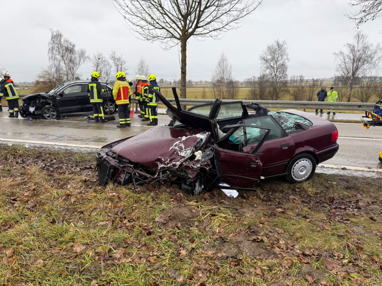 Schwerer Verkehrsunfall: 19-Jähriger verursacht Frontalzusammenstoß - tennews ST2046 BEI EDELSHAUSEN - 🚨 Schwerer Verkehrsunfall am Samstag (14.02.2026): 19-Jähriger verursacht Frontalzusammenstoß! Rettungshubschrauber rettet Fahrer! 🚑