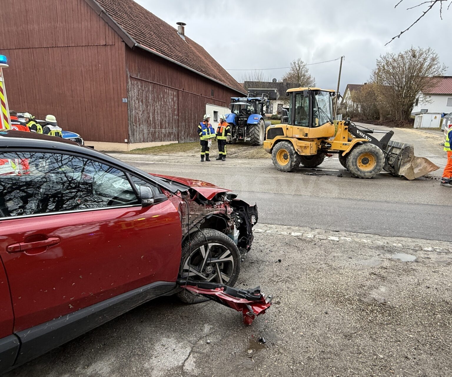52-JĂ€hriger unter Alkoholeinfluss: Unfall mit Radlader - tennews GRIMOLZHAUSEN - đš Verkehrsunfall am Dienstag (17.02.2026): Radlader kollidiert mit Auto! 67-JĂ€hriger verletzt, 52-JĂ€hriger mit ĂŒber 1,1 Promille! đ