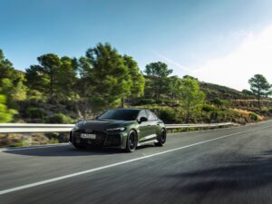 INGOLSTADT - 🏎️ Audi präsentiert neuen RS 5 als Hochleistungs-Plug-in-Hybrid mit 639 PS Systemleistung und 80 km elektrischer Reichweite. ⚡