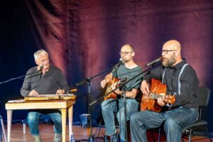 Pfaffenhofen an der Ilm: Winterbühne begeistert mit Mozart-Konzert für Kinder - tennews PFAFFENHOFEN AN DER ILM - 🎼 Mozart-Konzert für Kinder am 8. Februar im Rathaus! Bayerische Kammerphilharmonie mit Musik, Schauspiel und Überraschungen. 🎭