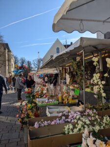 Schrobenhausen: Frühjahrs-Dult lockt mit über 60 Händlern und verkaufsoffenem Sonntag - tennews SCHROBENHAUSEN - 🛍️ Frühjahrs-Dult am 8. März mit über 60 Händlern, verkaufsoffenem Sonntag und Mobilitätsattraktionen! 🚴