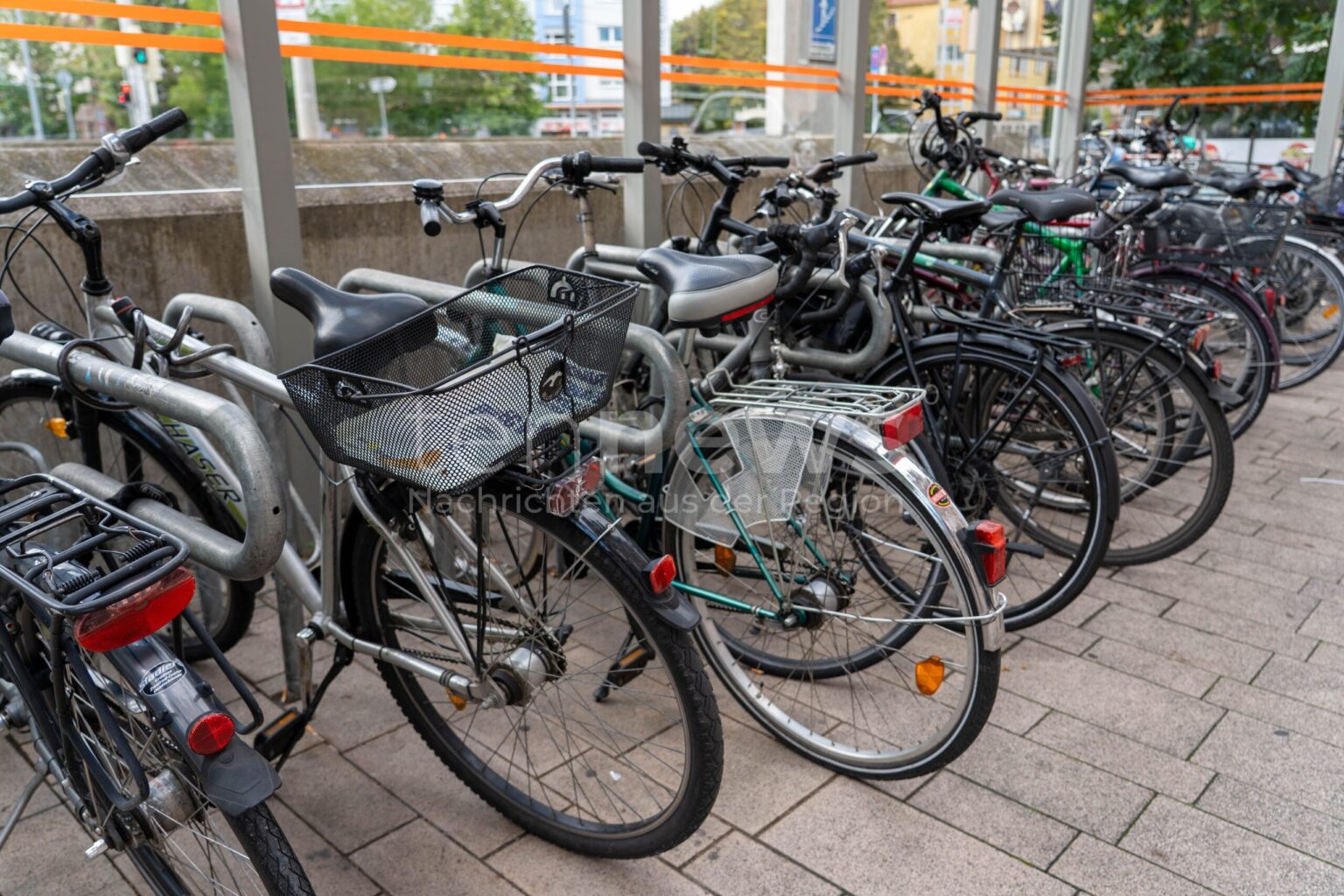 E-Mountainbike am Bahnhof entwendet: Polizei sucht Täter - tennews ROHRBACH - 🚨 Besonders schwerer Fahrraddiebstahl am Mittwoch (11.02.2026): Haibike E-Mountainbike im Wert von 3000 Euro gestohlen! 🚴