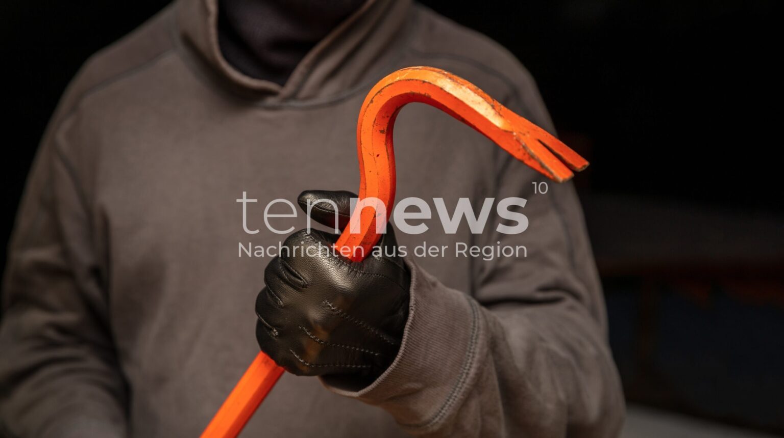 NEUBURG AN DER DONAU - 🚨 Einbruch in Handyladen in der Nacht von Mittwoch (25.02.2026) auf Donnerstag (26.02.2026): vier Samsung-Smartphones gestohlen! 📱