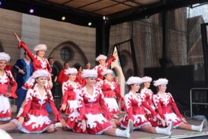 Pfaffenhofen an der Ilm: Faschingsdienstag mit buntem Programm auf dem Hauptplatz - tennews PFAFFENHOFEN AN DER ILM - 🎭 Faschingsdienstag am 17. Februar mit buntem Programm auf dem Hauptplatz! Tanzgruppen, DJ und Kinderbereich von 13-18:30 Uhr. 🎉
