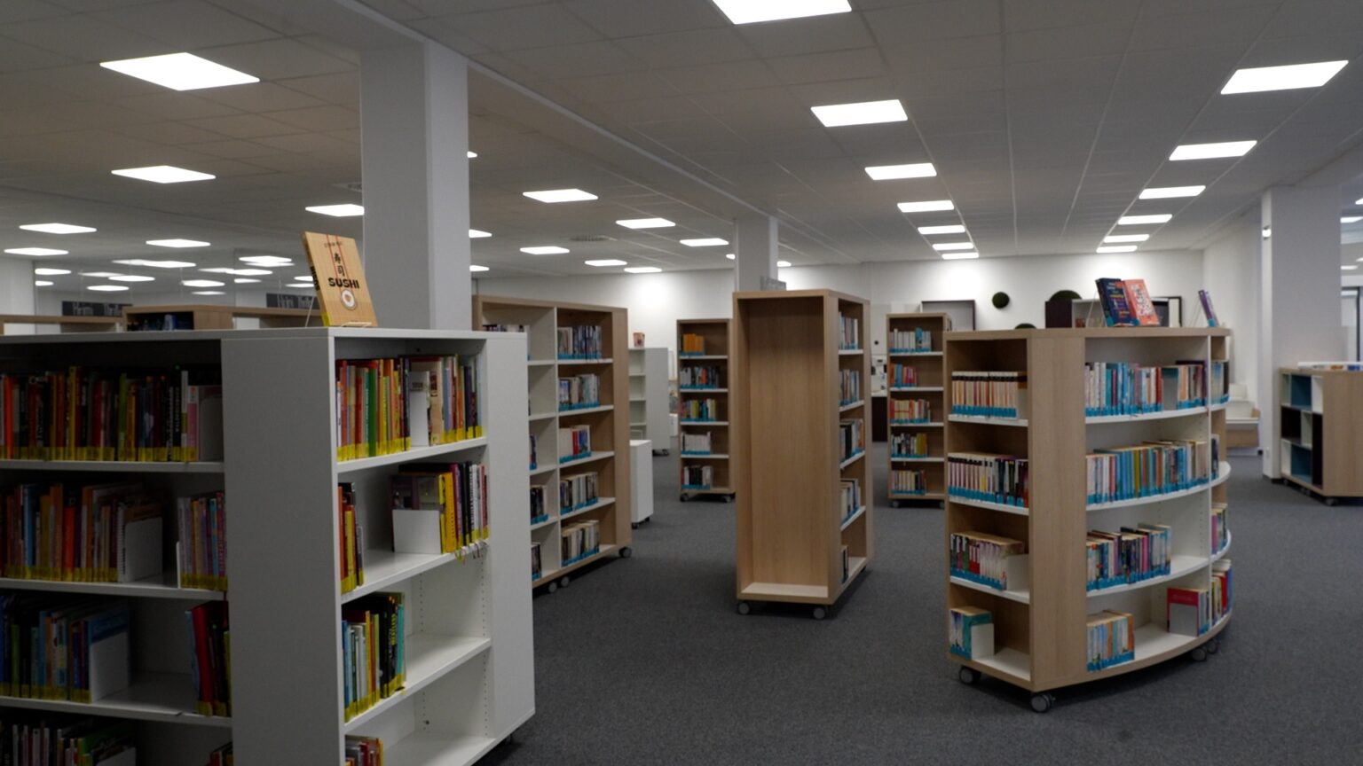 Stadtbücherei lädt Kinder zum Vorlesen und Basteln ein - tennews SCHROBENHAUSEN - 📚 Stadtbücherei lädt Kinder ab 4 Jahren zum Vorlesen und Basteln ein. Am 24. Februar um 16 Uhr im neuen Veranstaltungsraum! 🎨