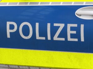 Verkehrsunfallflucht: Unbekannter beschädigt Hydranten - tennews PFAFFENHOFEN AN DER ILM - 🚗 Verkehrsunfallflucht in der Karl-Schwaiger-Straße: Unbekannter beschädigt Hydranten mit 2000 Euro Schaden. Polizei sucht Zeugen! 🚨