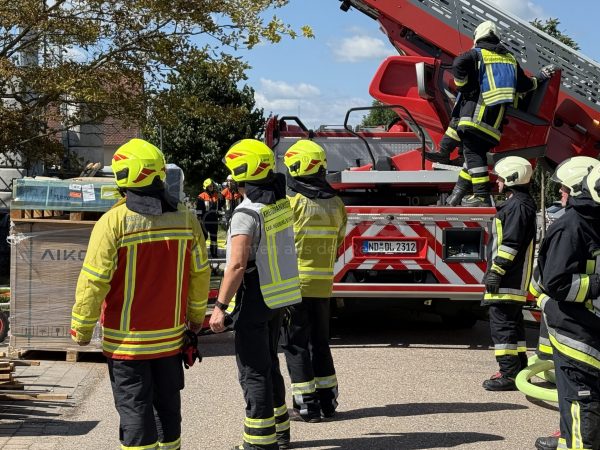 KÖNIGSMOOS - 🔥 Dachstuhlbrand in Obermaxfeld am Dienstag (24.06.2025): Feuerwehr verhindert Schlimmeres – keine Verletzten, Ursache noch unklar! 🚒