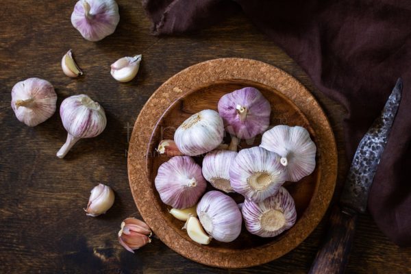 🧄 Was hilft gegen Knoblauchgeruch? Tipps zum Kochen und hilfreiche Lebensmittel zur Milderung der Knoblauchfahne. 🍋